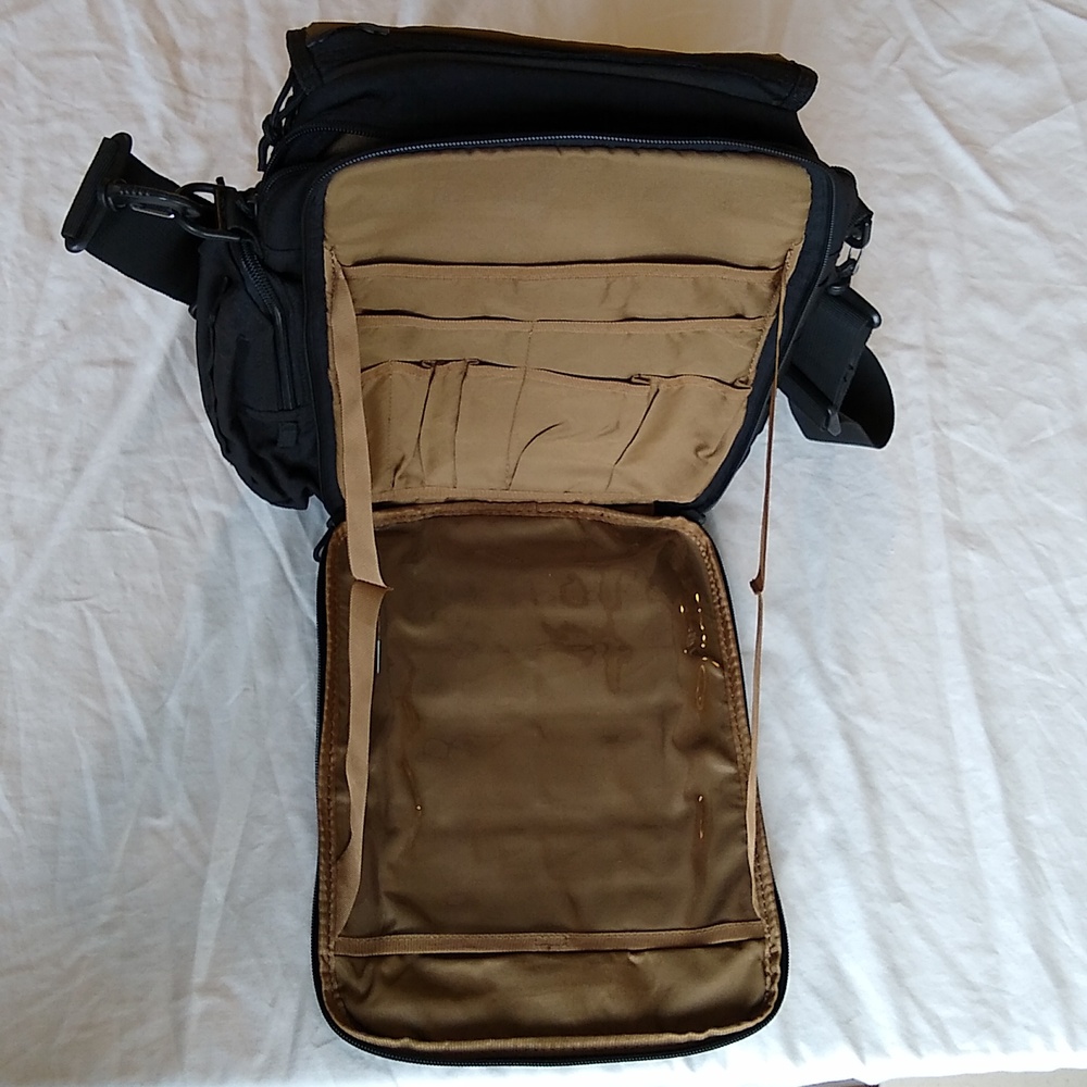 Hazard4 Kato Tablet/Netbook Mini-Messenger Bag, Black - Picture 3 of 14